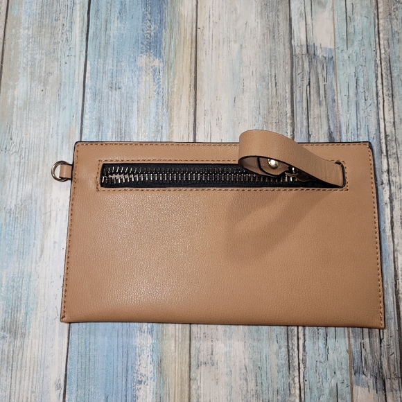 Zipper Clutch! - Picture 5 of 5